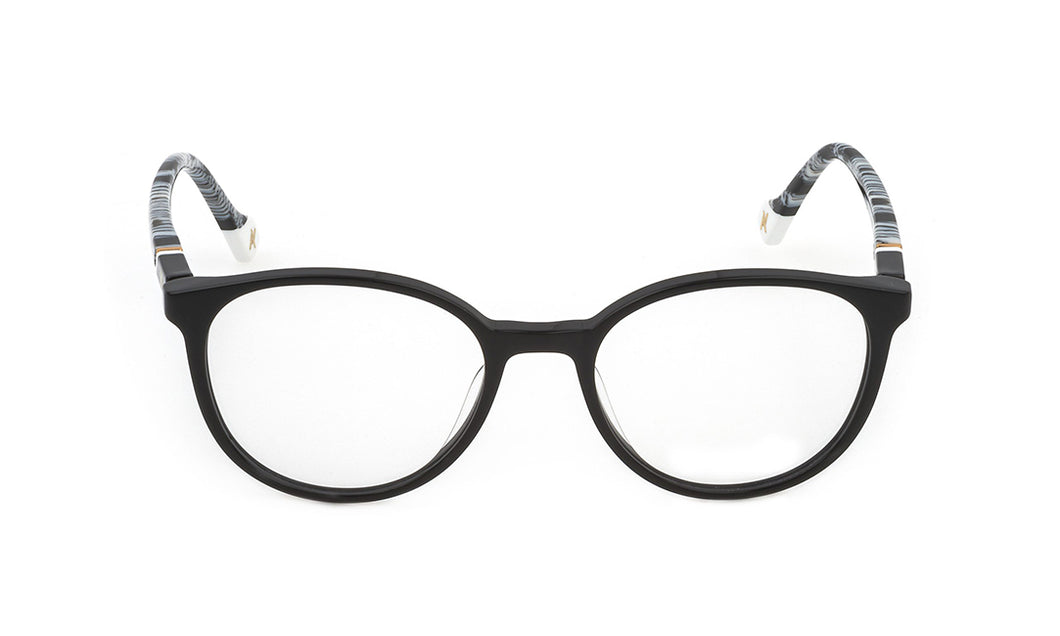 Anna is an optical frame with a round front piece and acetate temples with integrated flex hinge. A modern and original eyewear style owing to the colour combinations and lines of the frame.